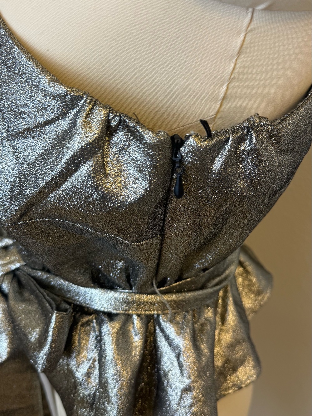 Show Me Your MUMU one shoulder metallic peplum top sz M - Picture 4 of 8
